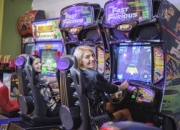 九游娱乐网页-SHR碾压C9，Gumayusi成为全场焦点小组赛3:2