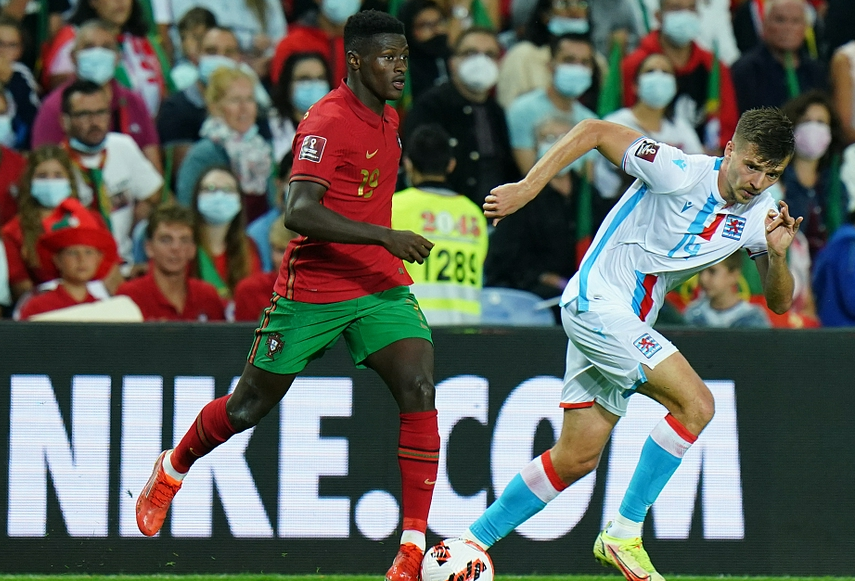 联盟中一支球队以绝对实力取胜