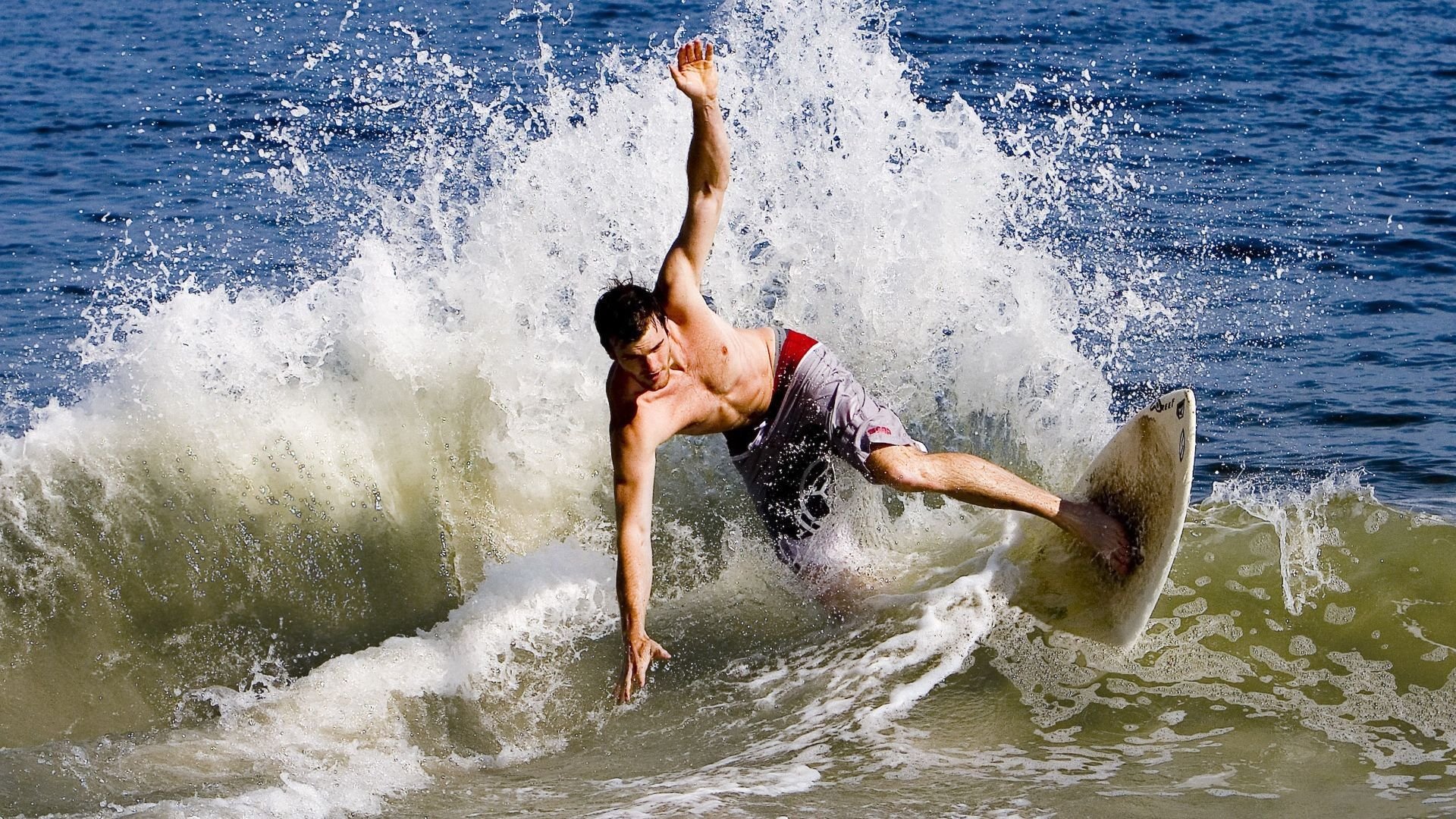 极速与冰雪的碰撞，澳大利亚墨尔本如何成为F1年度争冠的挪威式战场