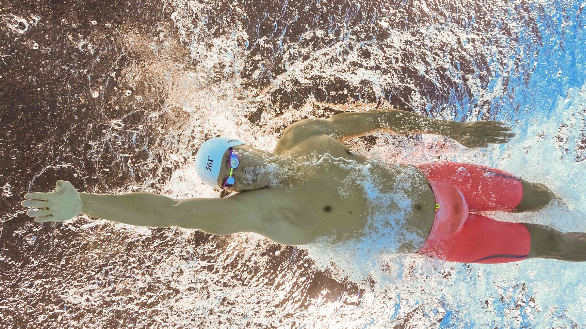 世界杯之夜,爱德华兹的里程碑与永恒瞬间