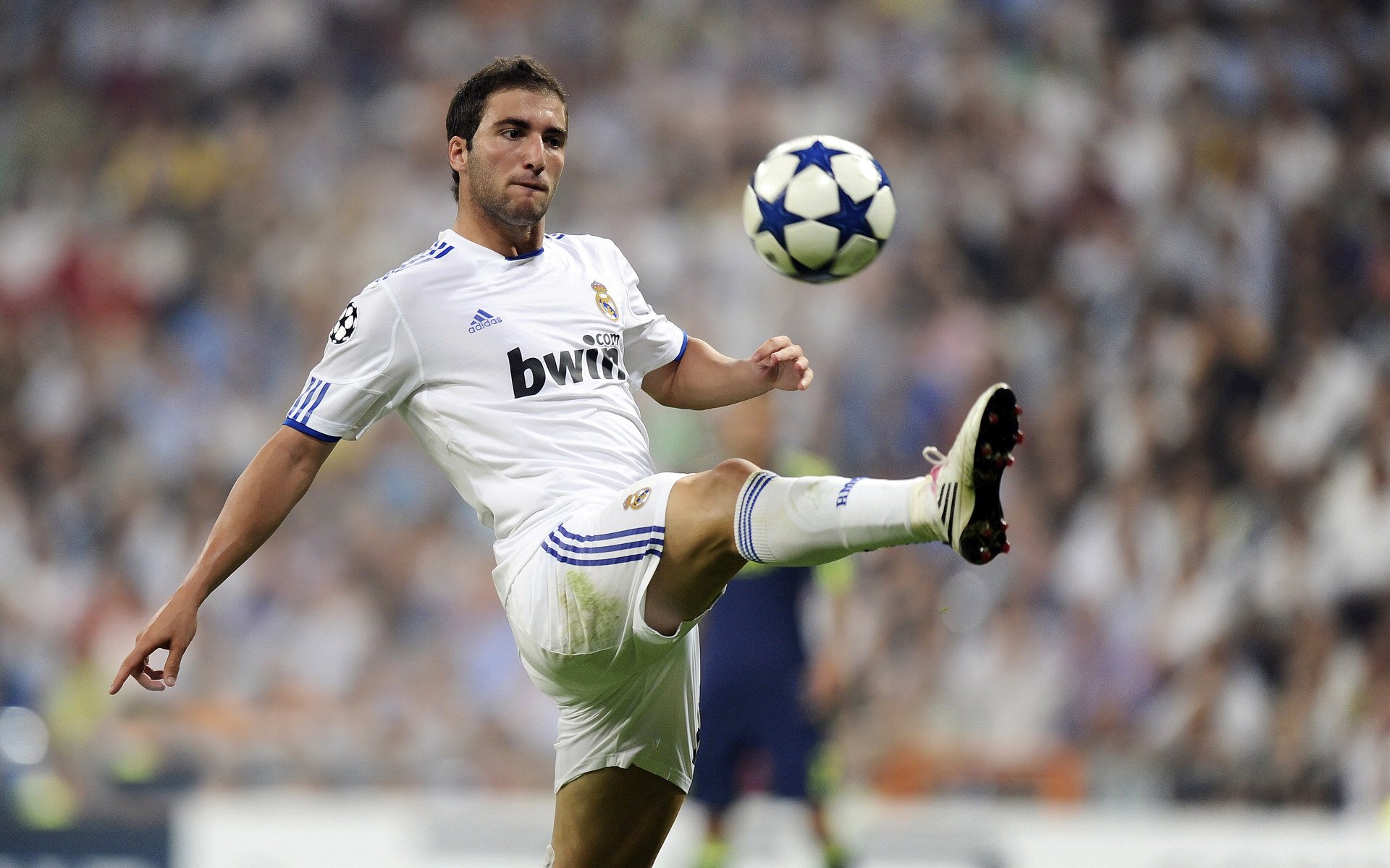 玻利维亚的收割与斯通斯的接管，跨越时空的竞技哲学