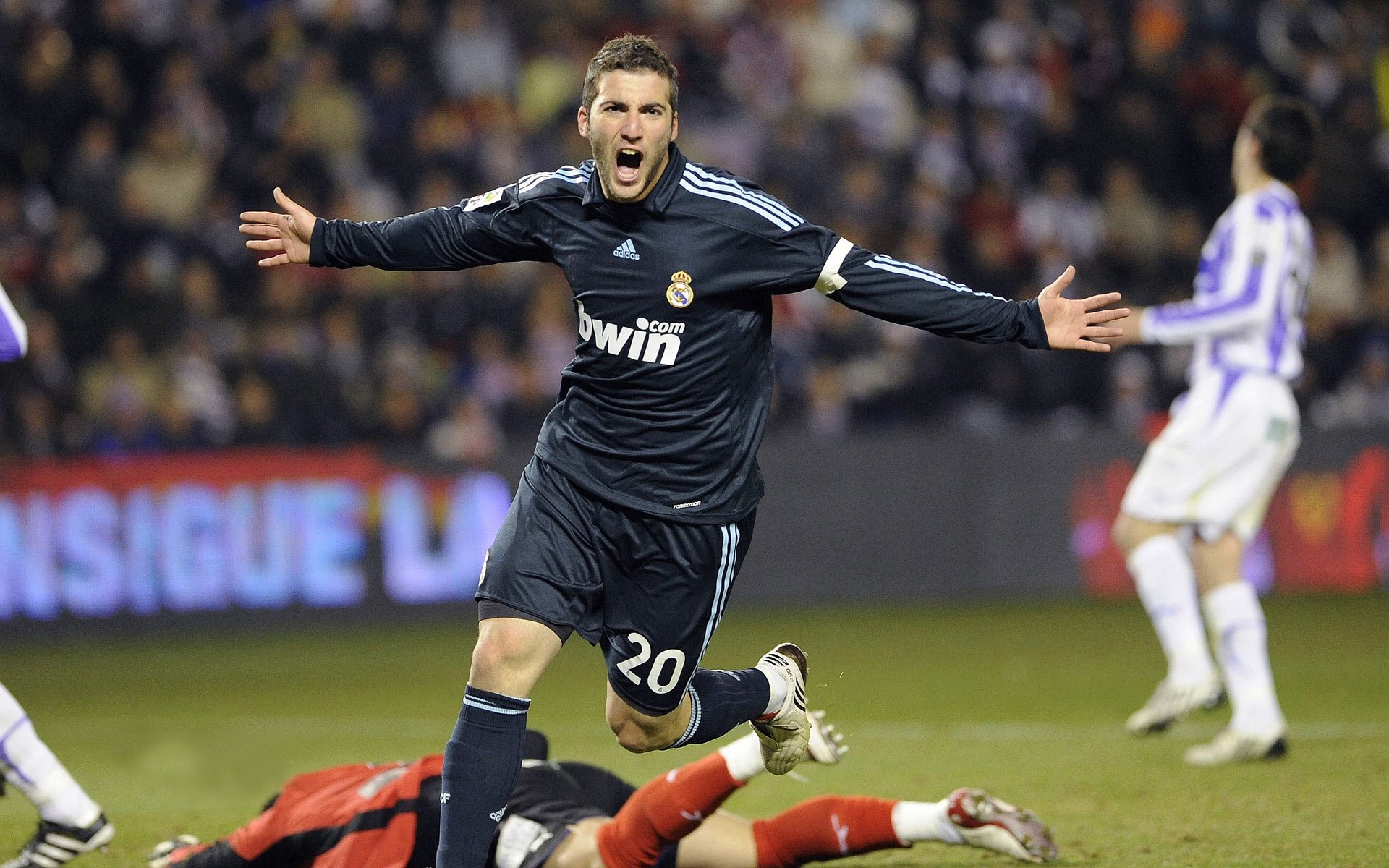 F1新赛季揭幕战，爱尔兰式冲垮，勒沃库森精神能否在赛道重燃？