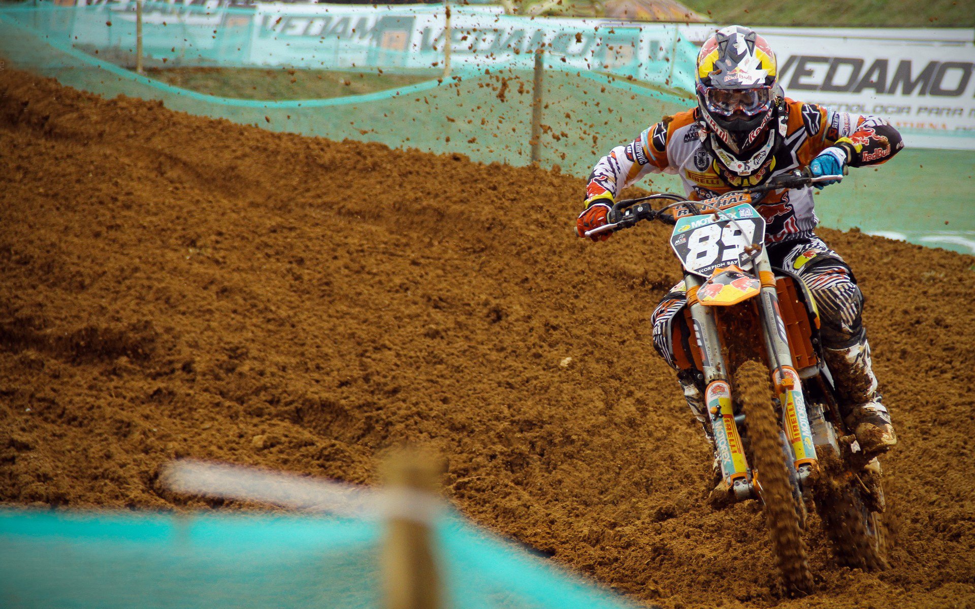 赛道上的巨人,当戈贝尔在F1街道赛接管比赛