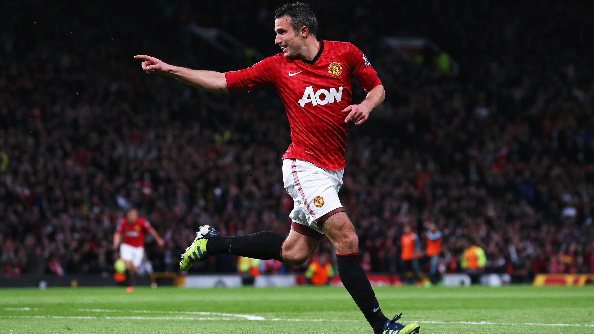 维斯塔潘高光时刻，法拉利完胜红牛二队背后的战术博弈与个人英雄主义