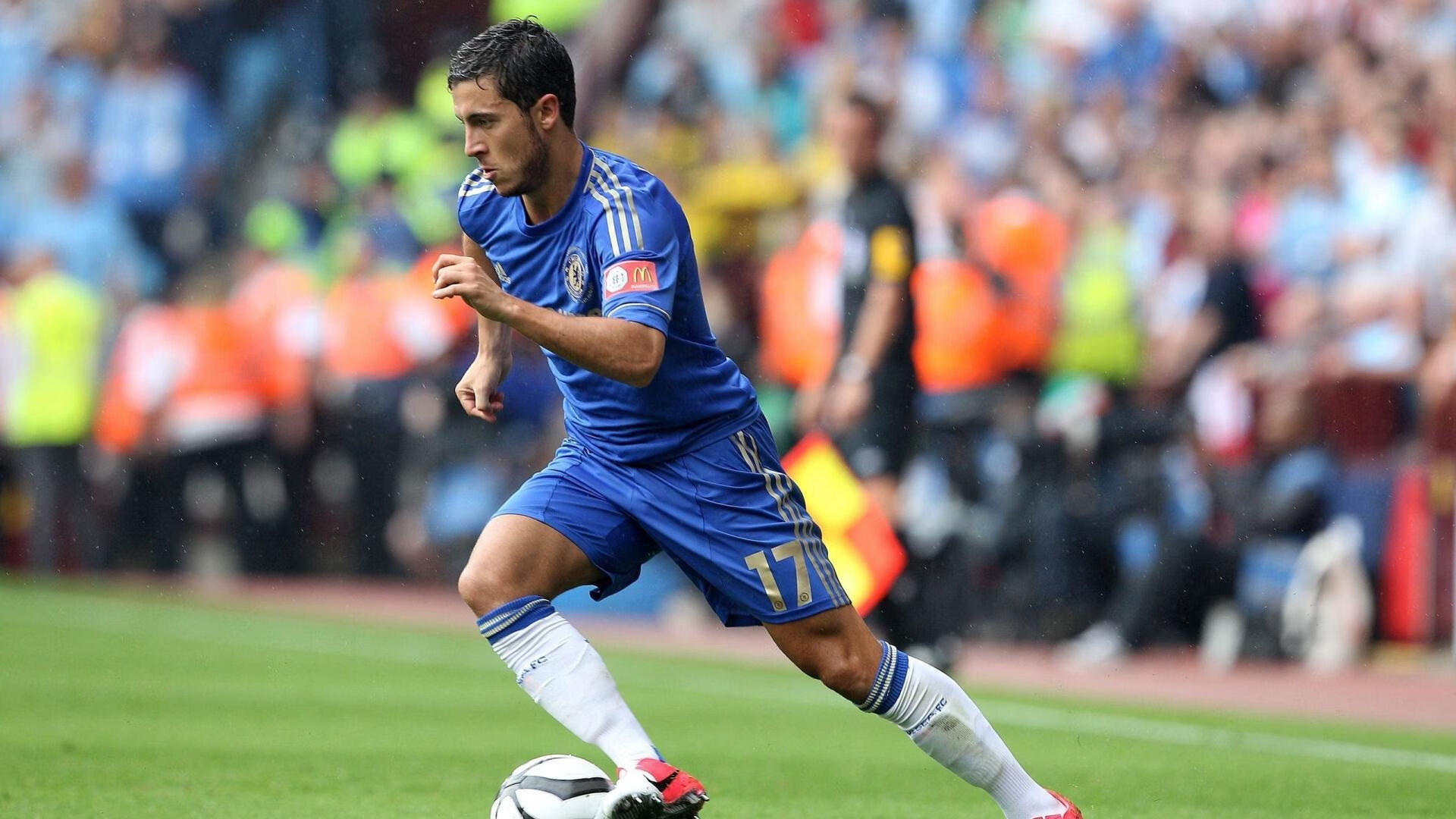 维斯塔潘高光时刻，法拉利完胜红牛二队背后的战术博弈与个人英雄主义